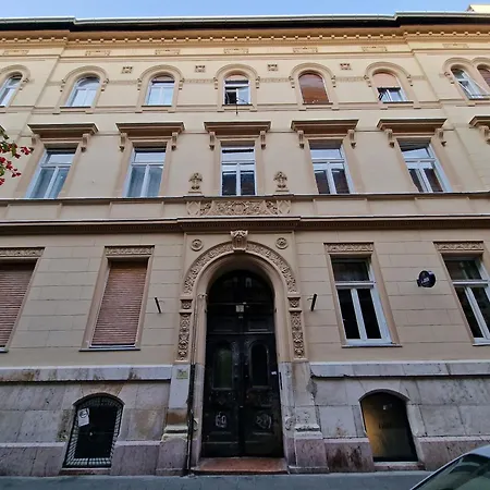 Artlovers' Flat - Kazinczy Street Apartment Budapest