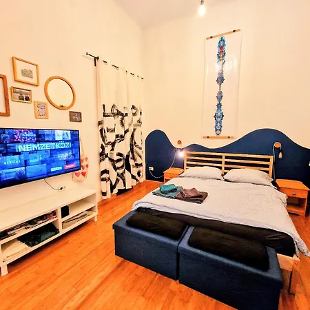 Artlovers' Flat - Kazinczy Street *