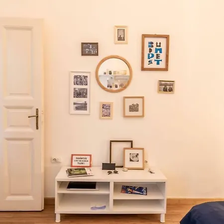 Artlovers' Flat - Kazinczy Street Apartment